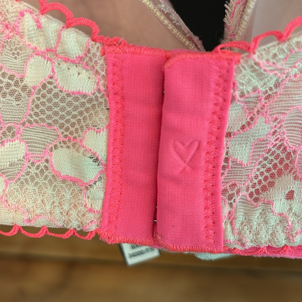 Victoria’s Secret Lace Bra (34DDD/34F) - Picture 4 of 7